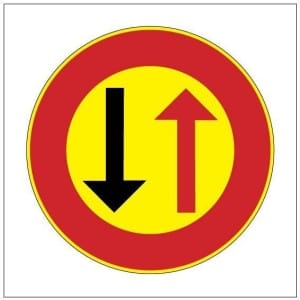 Väistämisvelvollisuus kohdattaessa kyltti